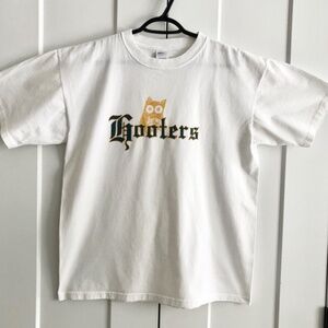 Hooters, Vintage T shirt, West Edmonton Mall, Mens Size Large, Good Condition